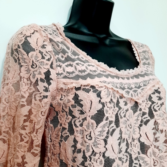 Free People Lace Blush 3/4 Sleeve Hi-Lo Hem Blouse - Picture 10 of 17